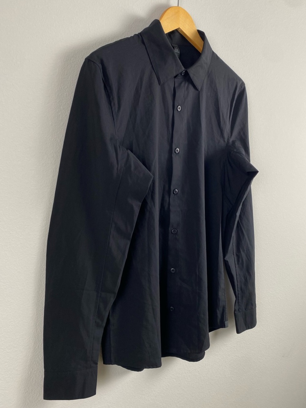 Lululemon Down To The Wire Long Sleeve Button Front Shirt | Slim Fit | Black - Picture 7 of 15
